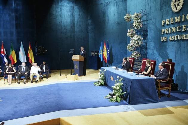 Oct. 23, 2015 - Oviedo, Principado de Asturias, Spain - King Felipe VI of Spain, Queen Letizia of Spain attended the Princesa de Asturias Awards 2015 (Princess of Asturias awards) ceremony at the Campoamor Theater on October 23, 2015 in Oviedo, Spain..Pool Oviedo Spain  - ZUMAg15_