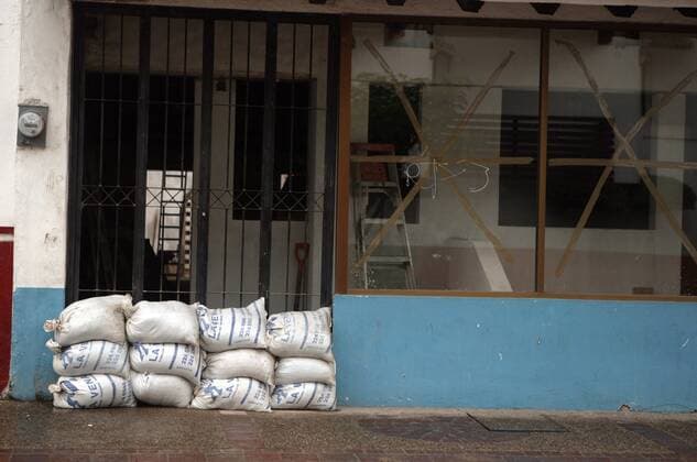 Sacks of sand protect the entrance to a house in a street in Puerto Vallarta, Jalisco state, Mexico, on Oct. 23, 2015. Hurricane Patricia made landfall on the Pacific coast of Mexico at around 5:40 p.m., local time, Friday, hitting the municipality of La Huerta in the state of Jalisco. ) (da) MEXICO-PUERTO VALLARTA-ENVIRONMENT-HURRICANE DAVIDxDIAZ 