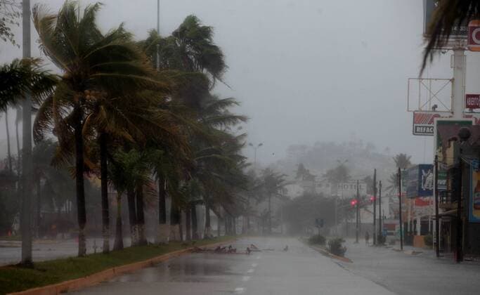 Oct. 23, 2015 - Mexico - G23101534.JPG.MANZANILLO, Jal. Hurricane Huracan-Jalisco.- Los estragos del huracan Patricia se dejan sentir en este destino, el viernes 23 de octubre de 2015. Locales y restaurantes permanecieron cerrados. Foto: Agencia EL UNIVERSAL rRamon Romero JMA. Mexico  - ZUMAu78_