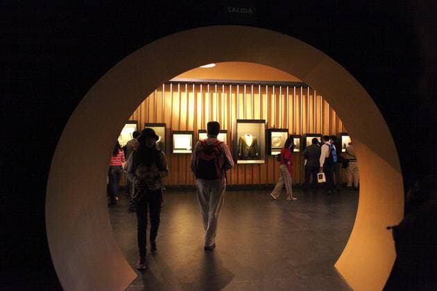 Mexiko Stadt, Mexiko - Ausstellung - Designing 007: 50 years of Bond style -  - ZUMAu78_