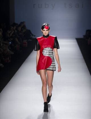 A model shows a creation by Chinese Taiwanese student Ruby Tsai during the the World MasterCard Toronto Fashion Week Spring Summer 2016 presenting the works by excellent students in Fashion Arts from Seneca College, in Toronto, Canada, Oct. 23, 2015. ) CANADA-TORONTO-FASHION WEEK-CHINESE STUDENTS ZouxZheng 