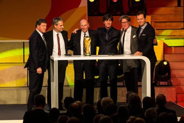 GER, Gala Deutsches Fussball Museum 23.10.2015, Deutsches Fussball Museum, Dortmund im Bild vl. Otto Rehhagel mit Manuel Neukirchner (Museumsleiter) Joachim Löw (Bundestrainer) Harald Schumacher (Vizepräsident 1. FC Köln) und Oliver Bierhoff (Manager Deutsche Nationalmannschaft) nordphotoxRauch