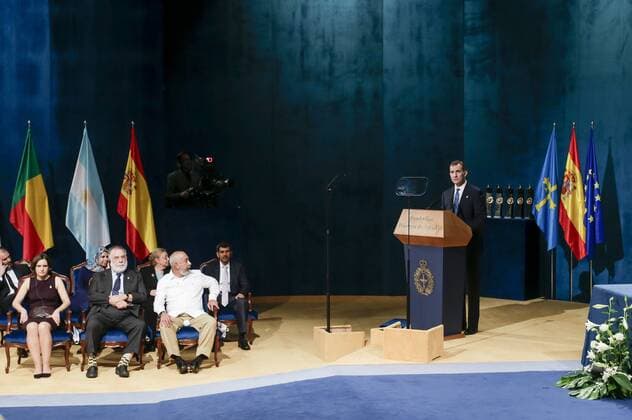 Francis Ford Coppola, Leonardo Padura und König Felipe VI. von Spanien bei der Verleihung der Princess of Asturias Awards 2015 im Teatro Campoamor. Oviedo, 23.10.2015 Francis Ford Coppola, Leonardo Padura, Felipe VI. von Spanien 