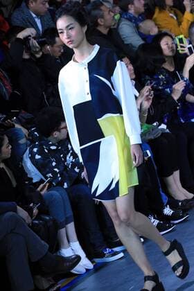 (151025) -- BEIJING, Oct. 25, 2015 -- A model presents a creation of B+ by beautyberry Collection during the China Fashion Week spring summer 2016 in Beijing, capital of China, Oct. 25, 2015. ) (mt) CHINA-BEIJING-FASHION WEEK-OPENING (CN) LixMingfang 