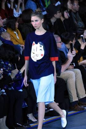 (151025) -- BEIJING, Oct. 25, 2015 -- A model presents a creation of B+ by beautyberry Collection during the China Fashion Week spring summer 2016 in Beijing, capital of China, Oct. 25, 2015. ) (mt) CHINA-BEIJING-FASHION WEEK-OPENING (CN) LixMingfang 