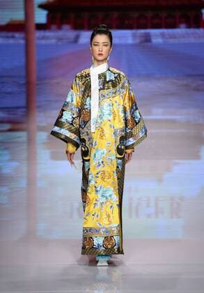 BEIJING, CHINA - OCTOBER 25: (CHINA OUT) Fashion model Du Juan showcases designs on the runway at NE-TIGER Haute Couture Collection during the Mercedes-Benz China Fashion Week S S 2016 at Beijing Hotel on October 25, 2015 in Beijing, China.  CFP474867795