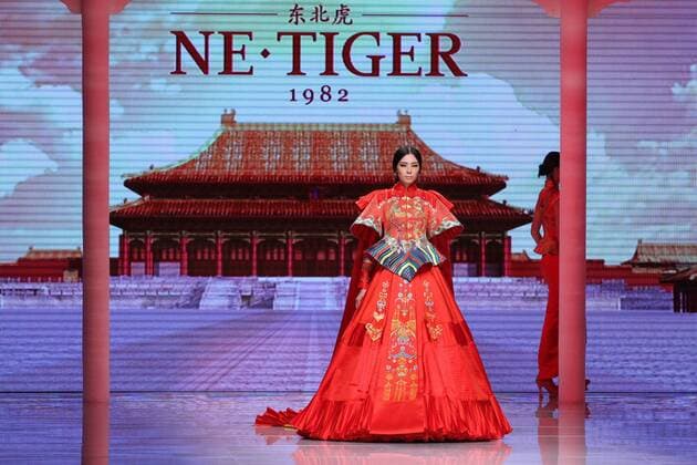 BEIJING, CHINA - OCTOBER 25: (CHINA OUT) A model showcases designs on the runway at NE-TIGER Haute Couture Collection during the Mercedes-Benz China Fashion Week S S 2016 at Beijing Hotel on October 25, 2015 in Beijing, China.  CFP474868168