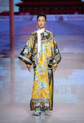 BEIJING, CHINA - OCTOBER 25: (CHINA OUT) Fashion model Du Juan showcases designs on the runway at NE-TIGER Haute Couture Collection during the Mercedes-Benz China Fashion Week S S 2016 at Beijing Hotel on October 25, 2015 in Beijing, China.  CFP474867794