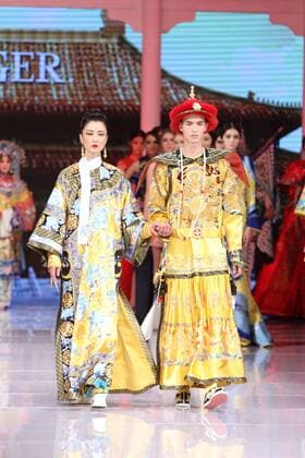 BEIJING, CHINA - OCTOBER 25: (CHINA OUT) Models showcase designs on the runway at NE-TIGER Haute Couture Collection during the Mercedes-Benz China Fashion Week S S 2016 at Beijing Hotel on October 25, 2015 in Beijing, China.  CFP474868174