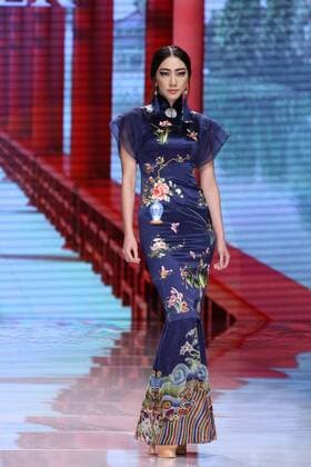 BEIJING, CHINA - OCTOBER 25: (CHINA OUT) A model showcases designs on the runway at NE-TIGER Haute Couture Collection during the Mercedes-Benz China Fashion Week S S 2016 at Beijing Hotel on October 25, 2015 in Beijing, China.  CFP474868179