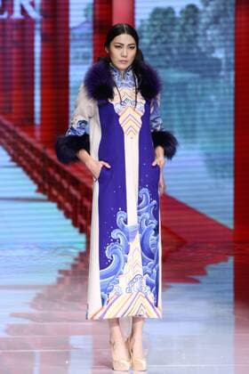 BEIJING, CHINA - OCTOBER 25: (CHINA OUT) A model showcases designs on the runway at NE-TIGER Haute Couture Collection during the Mercedes-Benz China Fashion Week S S 2016 at Beijing Hotel on October 25, 2015 in Beijing, China.  CFP474868180