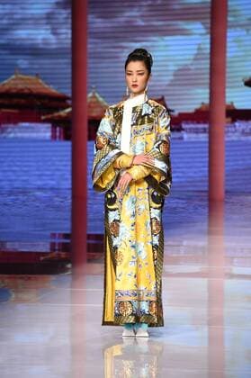 BEIJING, CHINA - OCTOBER 25: (CHINA OUT) A model showcases designs on the runway at NE-TIGER Haute Couture Collection during the Mercedes-Benz China Fashion Week S S 2016 at Beijing Hotel on October 25, 2015 in Beijing, China.  CFP474868202