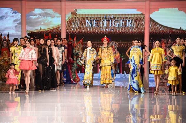 BEIJING, CHINA - OCTOBER 25: (CHINA OUT) Models showcase designs on the runway at NE-TIGER Haute Couture Collection during the Mercedes-Benz China Fashion Week S S 2016 at Beijing Hotel on October 25, 2015 in Beijing, China.  CFP474868206