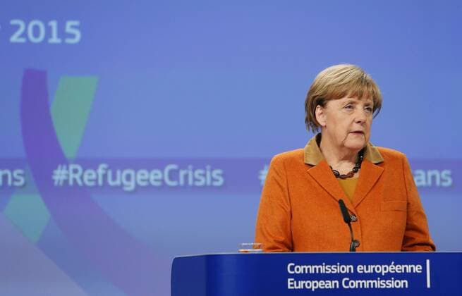 German Chancellor Angela Merkel speaks during a press conference at the end of the special EU summit with Western Balkan nations situated along the migrant routes into Europe in Brussels, Belgium, on Oct. 26, 2015. The European Union (EU) and Balkan countries are seeking further cooperation on tackling migrant crisis at a mini summit held here on Sunday. Zhou Lei) BELGIUM-EU SPECIAL SUMMIT-REFUGEE-WESTERN BALKAN ?? 