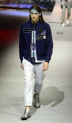 A model presents a creation at the Cabbeen Men s Collection during the China Fashion Week in Beijing, capital of China, Oct. 25, 2015. ) (ry) CHINA-BEIJING-FASHION WEEK (CN) ZhaoxXiaoming 