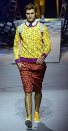 A model presents a creation at the Cabbeen Men s Collection during the China Fashion Week in Beijing, capital of China, Oct. 25, 2015. ) (ry) CHINA-BEIJING-FASHION WEEK (CN) ZhaoxXiaoming 