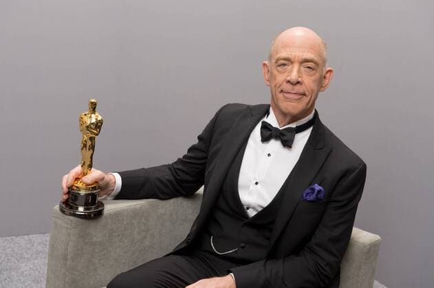 OSCARS. Bester Nebendarsteller. Preisträger 2011-2020 Feb 22, 2015 - Hollywood, California, U.S. - J.K. SIMMONS poses backstage after winning the Oscar for Performance by an actor in a supporting role, for work on Whiplash during the live ABC Telecast of The 87th Oscars at the Dolby Theatre in Hollywood. - ZUMAz03