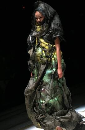 (151026) -- BEIJING, Oct. 25, 2015 -- A model shows a creation of designer Ma Defan s collection during the China Fashion Week in Beijing, capital of China, Oct. 25, 2015. ) (zkr) CHINA-BEIJING-CHINA FASHION WEEK(CN) LixMingfang 