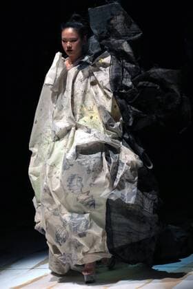 (151026) -- BEIJING, Oct. 25, 2015 -- A model shows a creation of designer Ma Defan s collection during the China Fashion Week in Beijing, capital of China, Oct. 25, 2015. ) (zkr) CHINA-BEIJING-CHINA FASHION WEEK(CN) LixMingfang 