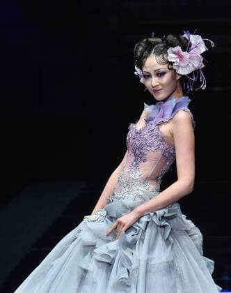 (151026) -- BEIJING, Oct. 26, 2015 -- A model shows the color make-up designed by Mao Geping during the China Fashion Week, in Beijing, capital of China, Oct. 26, 2015. ) (zkr) CHINA-BEIJING-FASHION WEEK-COLOR MAKE-UP(CN) LixHe 