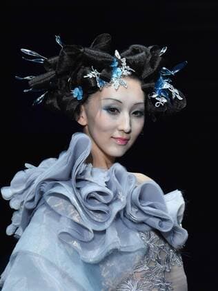 (151026) -- BEIJING, Oct. 26, 2015 -- A model shows the color make-up designed by Mao Geping during the China Fashion Week, in Beijing, capital of China, Oct. 26, 2015. ) (zkr) CHINA-BEIJING-FASHION WEEK-COLOR MAKE-UP(CN) LixHe 