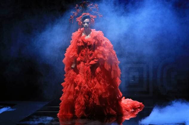 (151026) -- BEIJING, Oct. 26, 2015 -- A model shows the color make-up designed by Mao Geping during the China Fashion Week, in Beijing, capital of China, Oct. 26, 2015. ) (zkr) CHINA-BEIJING-FASHION WEEK-COLOR MAKE-UP(CN) LixMingfang 