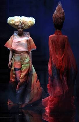 (151026) -- BEIJING, Oct. 26, 2015 -- A model shows the color make-up designed by Mao Geping during the China Fashion Week, in Beijing, capital of China, Oct. 26, 2015. ) (zkr) CHINA-BEIJING-FASHION WEEK-COLOR MAKE-UP(CN) LixMingfang 