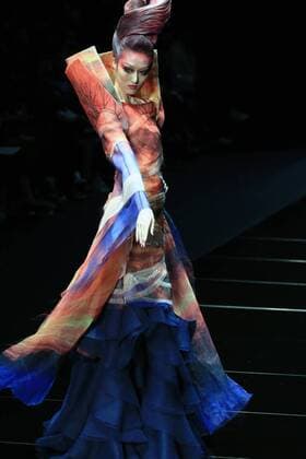 (151026) -- BEIJING, Oct. 26, 2015 -- A model shows the color make-up designed by Mao Geping during the China Fashion Week, in Beijing, capital of China, Oct. 26, 2015. ) (zkr) CHINA-BEIJING-FASHION WEEK-COLOR MAKE-UP(CN) LixMingfang 