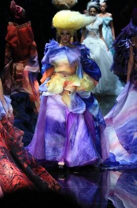(151026) -- BEIJING, Oct. 26, 2015 -- A model shows the color make-up designed by Mao Geping during the China Fashion Week, in Beijing, capital of China, Oct. 26, 2015. ) (zkr) CHINA-BEIJING-FASHION WEEK-COLOR MAKE-UP(CN) LixMingfang 