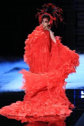 (151026) -- BEIJING, Oct. 26, 2015 -- A model shows the color make-up designed by Mao Geping during the China Fashion Week, in Beijing, capital of China, Oct. 26, 2015. ) (zkr) CHINA-BEIJING-FASHION WEEK-COLOR MAKE-UP(CN) LixMingfang 