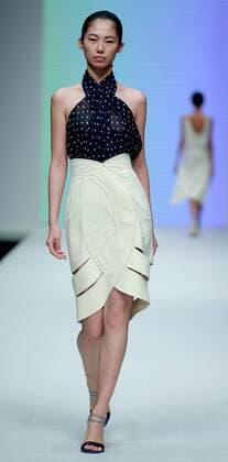 A model displays the creation by Greek designer Angelos Bratis during the China Fashion Week S S 2016 in Beijing, China, Oct. 26, 2015. ) (zhs) CHINA-BEIJING-FASHION WEEK-ANGELOS BRATIS (CN) ChenxJianli 