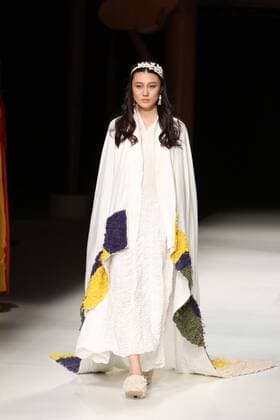 BEIJING, CHINA - OCTOBER 26: (CHINA OUT) A model showcases designs on the runway at Qing s Zheng Qinger Collection during the Mercedes-Benz China Fashion Week Spring Summer 2016 at Beijing Hotel on October 26, 2015 in Beijing, China.  CFP474944482
