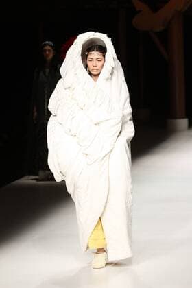 BEIJING, CHINA - OCTOBER 26: (CHINA OUT) A model showcases designs on the runway at Qing s Zheng Qinger Collection during the Mercedes-Benz China Fashion Week Spring Summer 2016 at Beijing Hotel on October 26, 2015 in Beijing, China.  CFP474944494