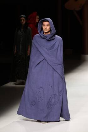 BEIJING, CHINA - OCTOBER 26: (CHINA OUT) A model showcases designs on the runway at Qing s Zheng Qinger Collection during the Mercedes-Benz China Fashion Week Spring Summer 2016 at Beijing Hotel on October 26, 2015 in Beijing, China.  CFP474944495