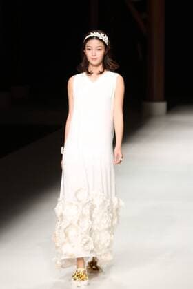 BEIJING, CHINA - OCTOBER 26: (CHINA OUT) A model showcases designs on the runway at Qing s Zheng Qinger Collection during the Mercedes-Benz China Fashion Week Spring Summer 2016 at Beijing Hotel on October 26, 2015 in Beijing, China.  CFP474944497