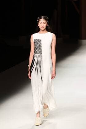 BEIJING, CHINA - OCTOBER 26: (CHINA OUT) A model showcases designs on the runway at Qing s Zheng Qinger Collection during the Mercedes-Benz China Fashion Week Spring Summer 2016 at Beijing Hotel on October 26, 2015 in Beijing, China.  CFP474944501