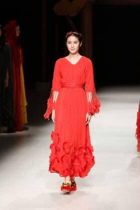 BEIJING, CHINA - OCTOBER 26: (CHINA OUT) A model showcases designs on the runway at Qing s Zheng Qinger Collection during the Mercedes-Benz China Fashion Week Spring Summer 2016 at Beijing Hotel on October 26, 2015 in Beijing, China.  CFP474944504