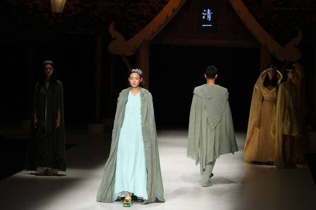 BEIJING, CHINA - OCTOBER 26: (CHINA OUT) Models showcase designs on the runway at Qing s Zheng Qinger Collection during the Mercedes-Benz China Fashion Week Spring Summer 2016 at Beijing Hotel on October 26, 2015 in Beijing, China.  CFP474944521