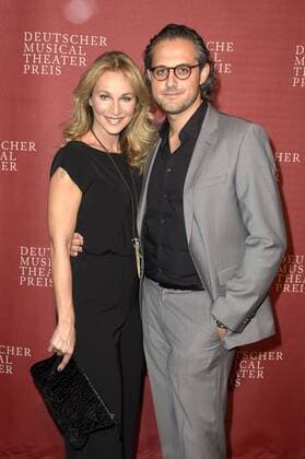 Caroline Beil mit Freund Philipp Sattler bei der Verleihung des Deutschen Musical Theater Preises 2015 im TIPI am Kanzleramt. Berlin, 26.10.2015 Foto:xFredericx xFuturexImage
