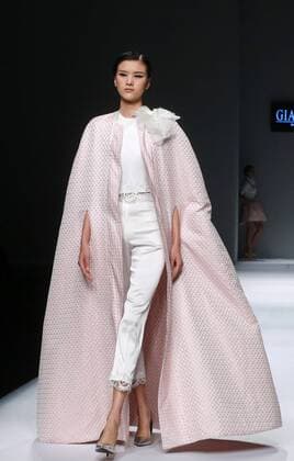 (151027) -- BEIJING, Oct. 27, 2015 -- A model presents a creation of Giada Curti designed by Giada Belfiore during the China Fashion Week in Beijing, capital of China, Oct. 27, 2015. ) (yxb) CHINA-BEIJING-FASHION WEEK(CN) ChenxJiannan 