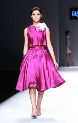(151027) -- BEIJING, Oct. 27, 2015 -- A model presents a creation of Giada Curti designed by Giada Belfiore during the China Fashion Week in Beijing, capital of China, Oct. 27, 2015. ) (yxb) CHINA-BEIJING-FASHION WEEK(CN) ChenxJiannan 