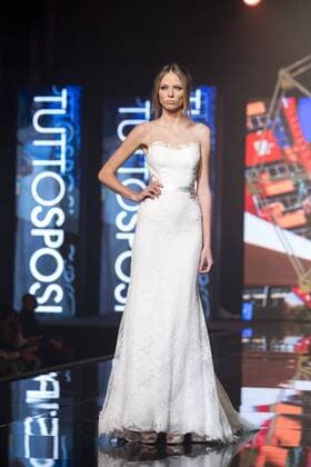 Oct. 26, 2015 - Naples, Italy, Italy - A model wears the bridal gown designed by Pinella Passaro during the Tuttosposi 2015 at Mostra d Oltremare. Naples Italy - ZUMAp133