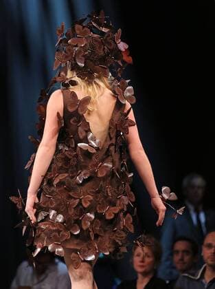 A model wears a creation made with chocolate during a fashion show at the inauguration of the 21st annual Salon du Chocolat in Paris on October 27, 2015. The show, the world s biggest dedicated to chocolate, brings together fashion designers and chocolatiers from around the world.  PAR20151027720 DAVIDxSILPA
