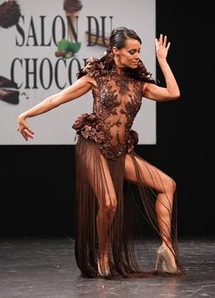 A model wears a creation made with chocolate during a fashion show at the inauguration of the 21st annual Salon du Chocolat in Paris on October 27, 2015. The show, the world s biggest dedicated to chocolate, brings together fashion designers and chocolatiers from around the world.  PAR20151027724 DAVIDxSILPA