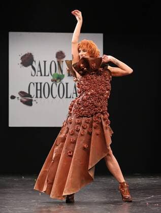 A model wears a creation made with chocolate during a fashion show at the inauguration of the 21st annual Salon du Chocolat in Paris on October 27, 2015. The show, the world s biggest dedicated to chocolate, brings together fashion designers and chocolatiers from around the world.  PAR20151027730 DAVIDxSILPA