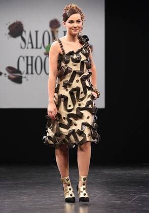 A model wears a creation made with chocolate during a fashion show at the inauguration of the 21st annual Salon du Chocolat in Paris on October 27, 2015. The show, the world s biggest dedicated to chocolate, brings together fashion designers and chocolatiers from around the world.  PAR20151027742 DAVIDxSILPA