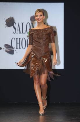 Camille Cerf ( Miss France 2015 ) - Modenschau: Salon du Chocolat - Paris - 27 10 2015 GwendolineLeGoff 