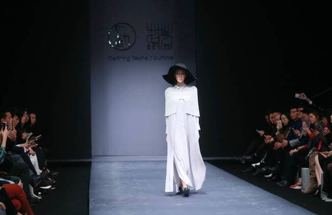 BEIJING, CHINA - OCTOBER 28: (CHINA OUT) A model showcases designs on the runway at DEFANG TEXTILE OUTLINE Collection during the Mercedes-Benz China Fashion Week Spring Summer 2016 at 751D.PARK on October 28, 2015 in Beijing, China.  CFP475028358