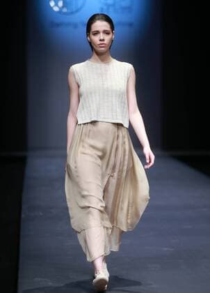 BEIJING, CHINA - OCTOBER 28: (CHINA OUT) A model showcases designs on the runway at DEFANG TEXTILE OUTLINE Collection during the Mercedes-Benz China Fashion Week Spring Summer 2016 at 751D.PARK on October 28, 2015 in Beijing, China.  CFP475028361