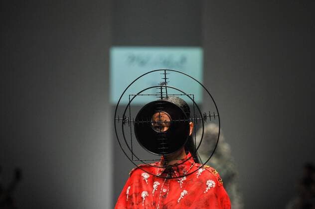 (151028) -- JAKARTA, Oct. 28, 2015 -- A model presents a creation by Indonesian designer Mel Ahyar on the Jakarta Fashion Week 2016 in Jakarta, Indonesia, Oct. 28, 2015. ) INDONESIA-JAKARTA-FASHION WEEK VerixSanovri  Jakarta Fashion Week - Mel Ahyar Modenschau